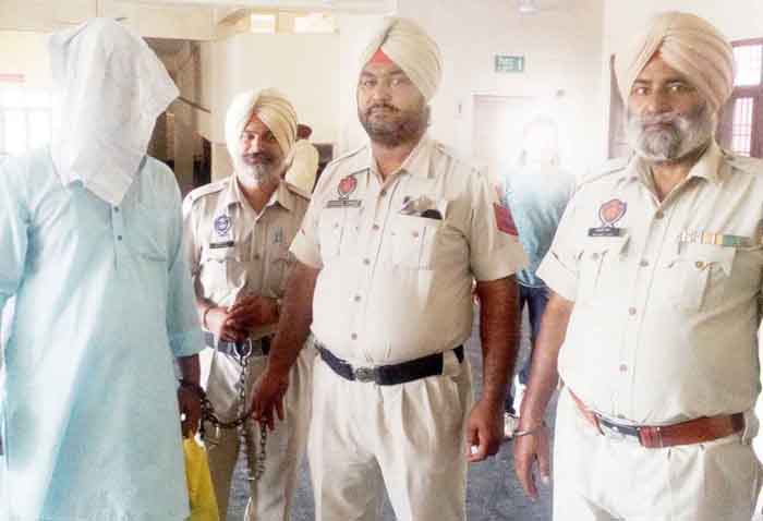 2 ਭਗੌੜੇ ਗ੍ਰਿਫਤਾਰ