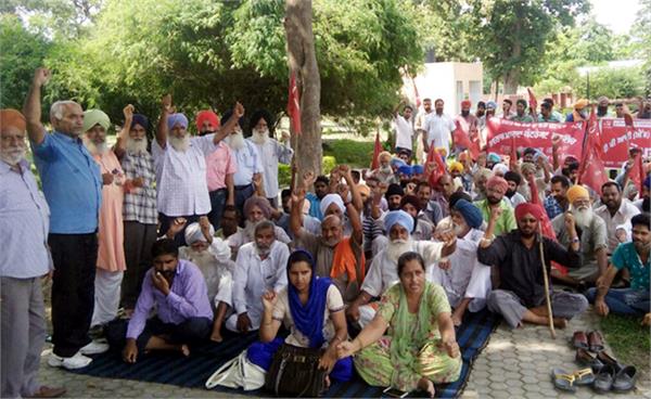 workers protest