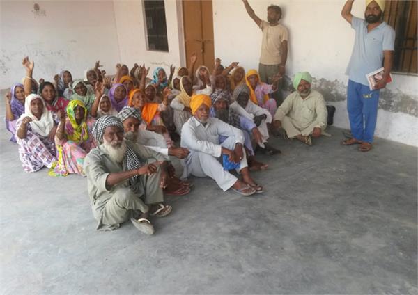 sloganeering against the government by mnrega workers