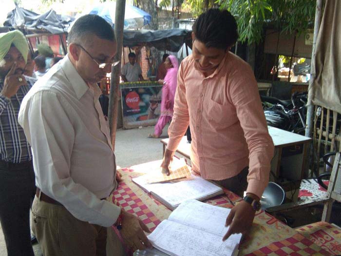 ਗਲਤ ਤਰੀਕੇ ਨਾਲ ਕੰਮ ਕਰਨ ਵਾਲੇ ਅਸ਼ਟਾਮ ਫਰੋਸ਼ ਦਾ ਲਾਇਸੰਸ ਰੱਦ