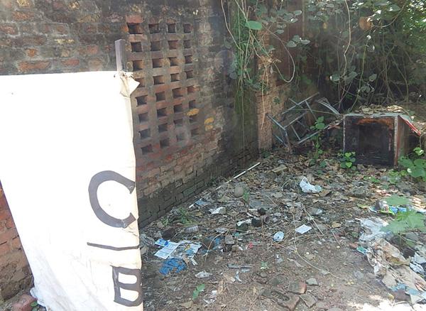 lack of toilets in several important wings of the police department