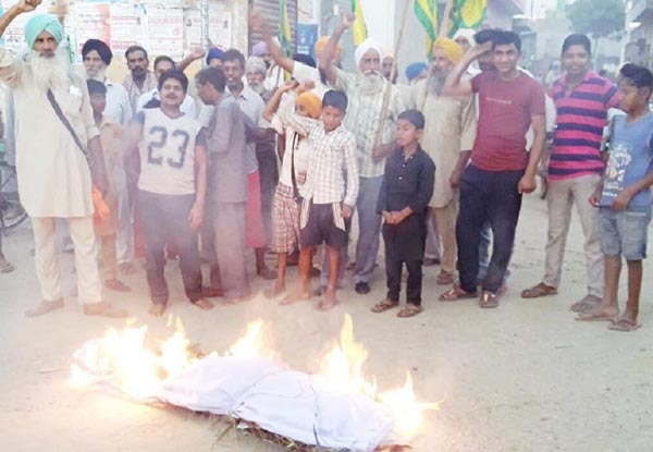 ਪੱਕੇ ਮੋਰਚੇ ਨੂੰ ਠੁੱਸ ਕਰਨ ਲਈ ਕਿਸਾਨ ਆਗੂਆਂ ਦੀ ਫੜੋ-ਫੜੀ ਸ਼ੁਰੂ