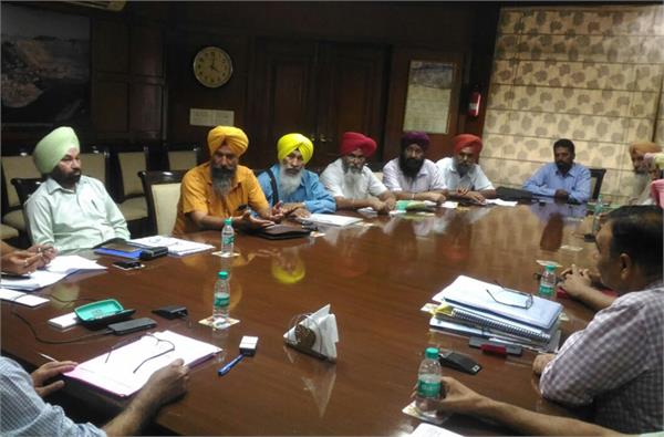 power officials interacted with management of ekta manch