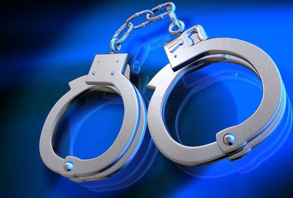 2 arrested with illicit liquor