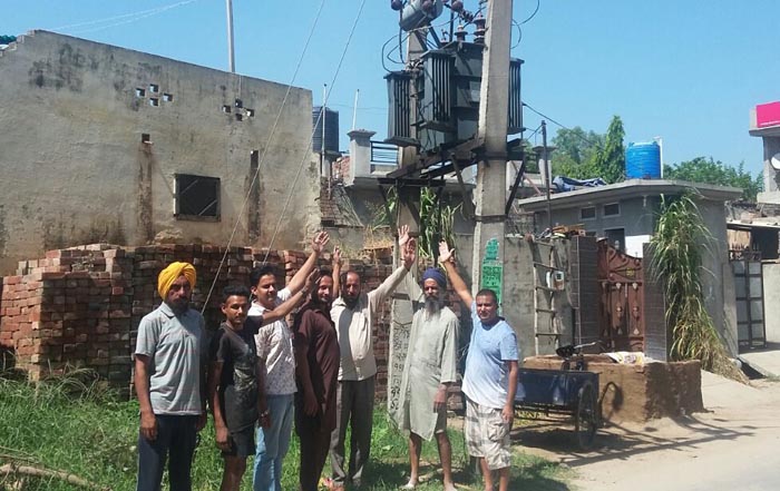 ਬਿਜਲੀ ਦੀਆਂ ਪੁਰਾਣੀਆਂ ਤਾਰਾਂ ਤੋਂ ਲੋਕ ਪ੍ਰੇਸ਼ਾਨ