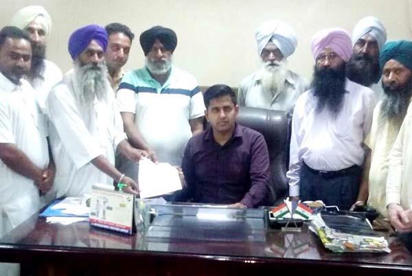 government declares sugarcane rate rs 400 per quintal  sangharsh committee