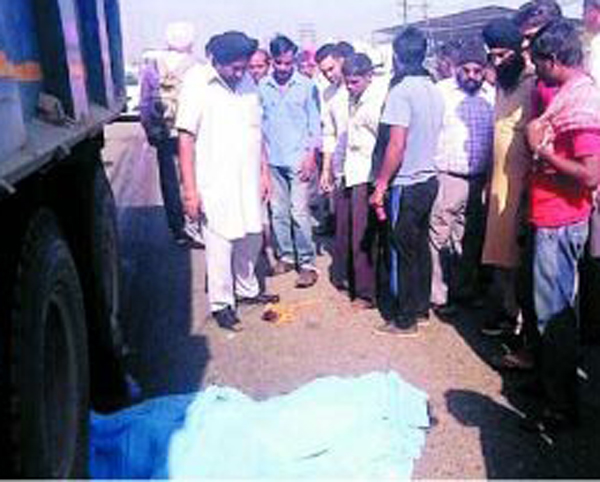 ਵਾਟਰ ਸਪਲਾਈ ਵਿਭਾਗ ਦੇ ਕਰਮਚਾਰੀ ਨੂੰ ਟਿੱਪਰ ਨੇ ਕੁਚਲਿਆ