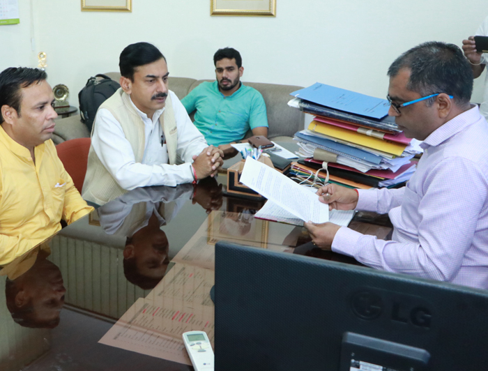 ਦਲਿਤ ਲੜਕੀ ਦੀ ਕਰੰਟ ਲੱਗਣ ਨਾਲ ਮੌਤ ਹੋਣ ਦਾ ਮਾਮਲਾ ਐੱਸ. ਸੀ. ਕਮਿਸ਼ਨ ਕੋਲ ਪੁੱਜਾ