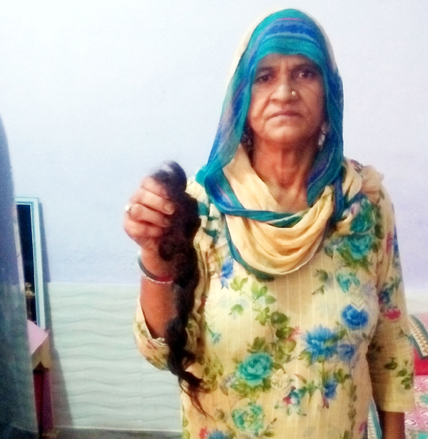 ਸਰਹੱਦੀ ਇਲਾਕੇ ਦੇ ਸਰੋਟਾ ਪਿੰਡ ''ਚ ਔਰਤ ਦੀ ਕੱਟੀ ਗੁੱਤ