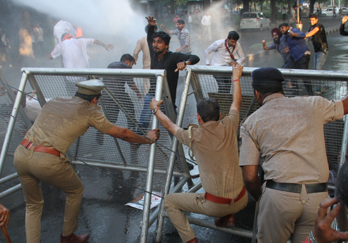 ਦਿਗਵਿਜੇ ਤੇ ਮੁਨੀਸ਼ ਤਿਵਾੜੀ ਦੇ ਬਿਆਨਾਂ ''ਤੇ ਭੜਕੀ ਭਾਜਪਾ