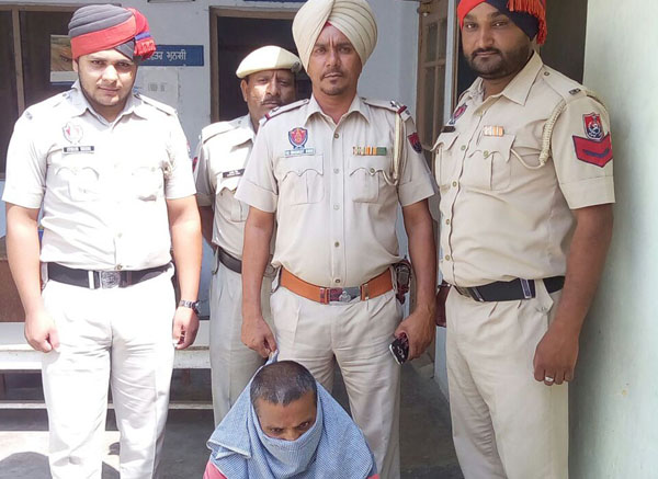 2 ਭਗੌੜੇ ਗ੍ਰਿਫ਼ਤਾਰ