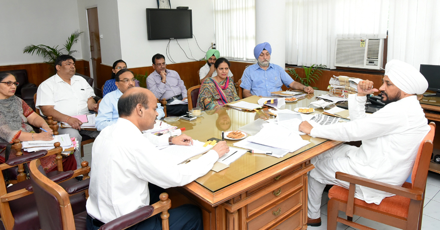 ਸੀ. ਸੀ. ਟੀ. ਵੀ. ਤੇ ਬਾਇਓ ਮੀਟ੍ਰਿਕ ਹਾਜ਼ਰੀ ਨੂੰ ਯਕੀਨੀ ਬਣਾਇਆ ਜਾਵੇ