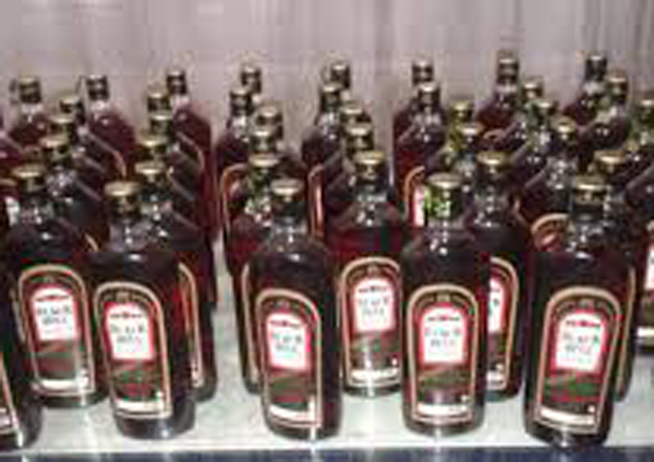 9 ਬੋਤਲਾਂ ਨਾਜਾਇਜ਼ ਸ਼ਰਾਬ ਤੇ ਲਾਹਣ ਬਰਾਮਦ