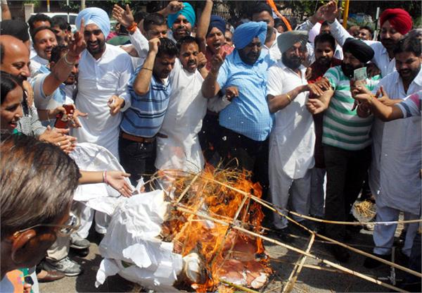 congress slams pm modi