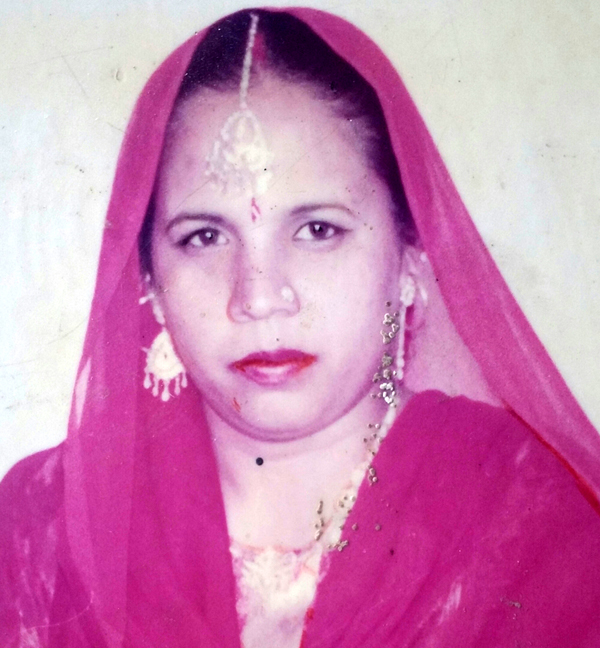 ਸੜਕ ਹਾਦਸੇ ''ਚ ਔਰਤ ਦੀ ਮੌਤ