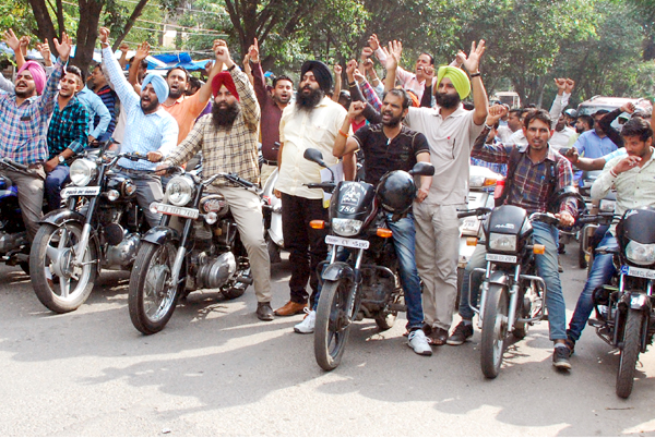 ਸੀ. ਪੀ. ਐੱਫ. ਕਰਮਚਾਰੀ ਯੂਨੀਅਨ ਨੇ ਕੱਢਿਆ ਰੋਸ ਮਾਰਚ