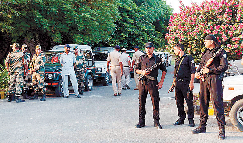 ਮੀਟਿੰਗਾਂ ''ਚ ਉਲਝੇ ਰਹੇ ਅਧਿਕਾਰੀ, ਡੇਰੇ ''ਚ ਨਹੀਂ ਚੱਲ ਸਕੀ ਸਰਚ ਮੁਹਿੰਮ