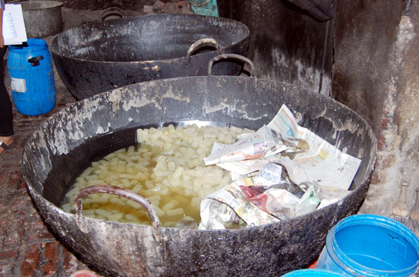 ਪੇਠਾ ਬਣਾਉਣ ਵਾਲੀ ਫੈਕਟਰੀ ''ਚ ਗੰਦਗੀ ਦੀ ਭਰਮਾਰ