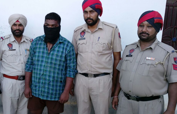 ਸੁਲਤਾਨਪੁਰ ਲੋਧੀ ''ਚੋਂ ਗੱਡੀ ਲੁੱਟ ਕੇ ਭੱਜੇ ਲੁਟੇਰਿਆਂ ਪੁਲਸ ਪਾਰਟੀ ''ਤੇ ਕੀਤਾ ਫਾਇਰ