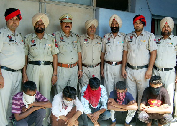 ਚੋਰੀ ਦੀ ਕਾਰ ਤੇ ਹੋਰ ਸਾਮਾਨ ਸਣੇ 4 ਕਾਬੂ