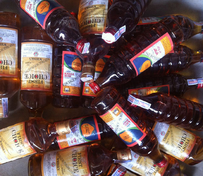 ਪਿੰਡਾਂ ''ਚ ਨਾਜਾਇਜ਼ ਸ਼ਰਾਬ ਦਾ ਧੰਦਾ ਜ਼ੋਰਾਂ ''ਤੇ