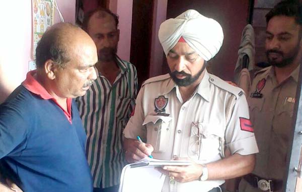 2 ਘਰਾਂ ''ਚੋਂ ਲੱਖਾਂ ਦਾ ਸਾਮਾਨ ਤੇ ਨਕਦੀ ਚੋਰੀ