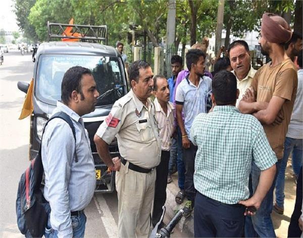 case of robbery of 14 60 lakh from the courier company servant