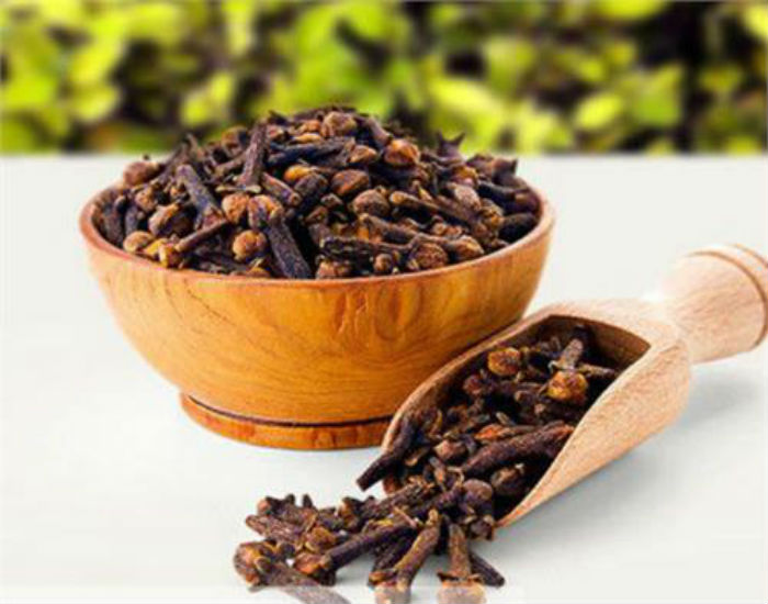 ਭੁੰਨੀ ਹੋਈ ਲੌਂਗ ਦੀ ਵਰਤੋਂ ਨਾਲ ਸਰੀਰ ਨੂੰ ਹੁੰਦੇ ਹਨ ਬੇਮਿਸਾਲ ਫਾਇਦੇ