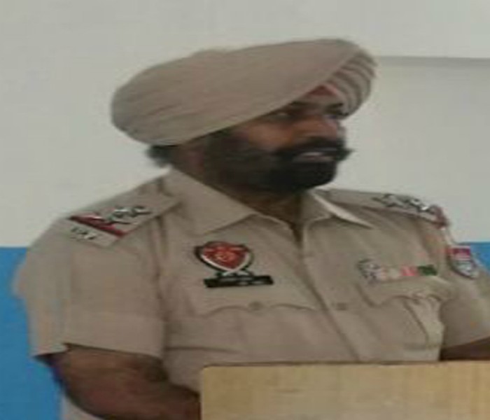 ਵਿਦਿਆਰਥੀਆਂ ਨੂੰ ਟ੍ਰੈਫਿਕ ਨਿਯਮਾਂ ਦੀ ਪਾਲਣਾ ਕਰਨ ਸਬੰਧੀ ਦਿੱਤੀ ਜਾਣਕਾਰੀ