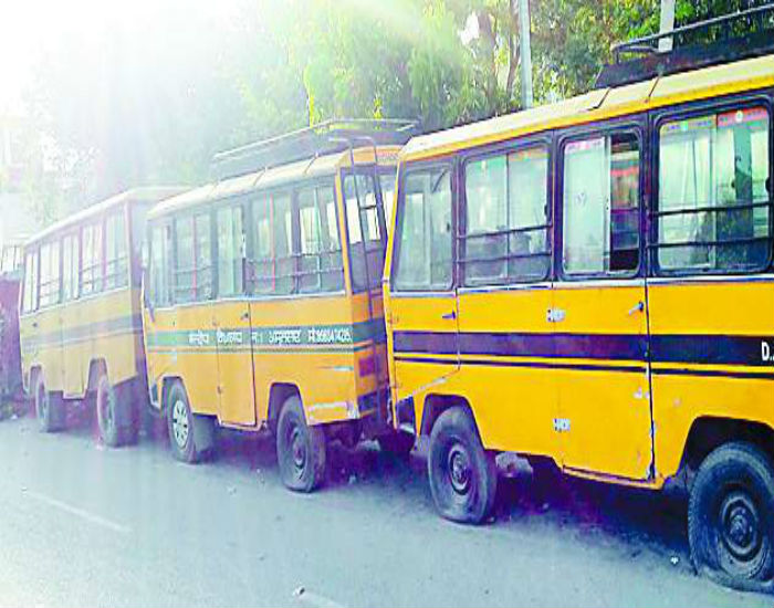 ਪ੍ਰਦੁਮਨ ਮਾਮਲੇ ਦੇ ਬਾਅਦ ਵੀ ਨਹੀਂ ਜਾਗਿਆ ਪ੍ਰਸ਼ਾਸਨ, 95 ਫ਼ੀਸਦੀ ਸਕੂਲਾਂ ਦੀਆਂ ਵੈਨਾਂ ''ਚ ਲੇਡੀ ਅਟੈਂਡੈਂਟ ਨਹੀਂ