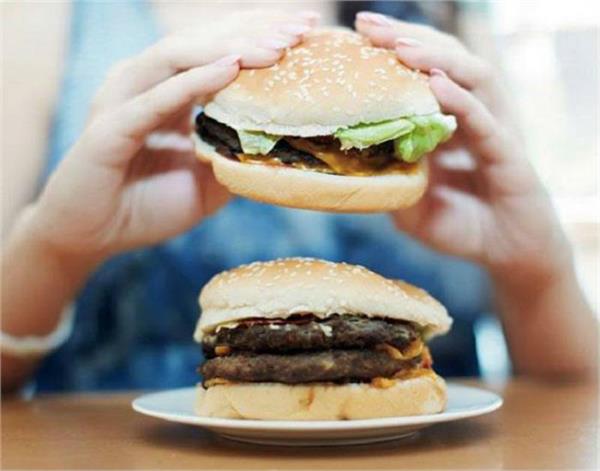 do not forget to go to bed before sleeping  these things can increase weight