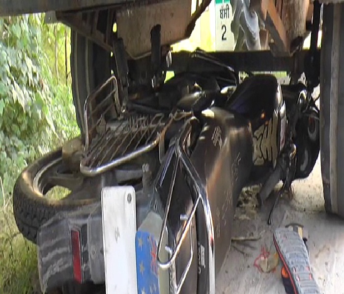 ਹੁਸ਼ਿਆਰਪੁਰ ''ਚ ਵਾਪਰਿਆ ਭਿਆਨਕ ਹਾਦਸਾ, 1 ਦੀ ਮੌਤ ਤੇ 1 ਜ਼ਖਮੀ  (ਤਸਵੀਰਾਂ)