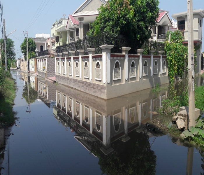 ਸਵੱਛਤਾ ਮੁਹਿੰਮ ਦੀਆਂ ਸ਼ਰੇਆਮ ਉੱਡ ਰਹੀਆਂ ਨੇ ਧੱਜੀਆਂ, ਸੀਵਰੇਜ ਦੇ ਗੰਦੇ ਪਾਣੀ ''ਚ ਇਥੇ ਘਿਰੇ ਨੇ ਘਰ