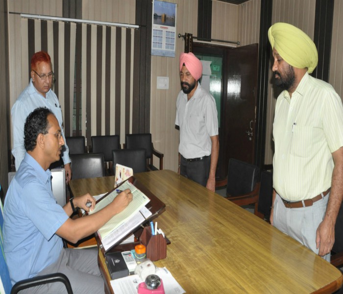 ਸਰਕਾਰੀ ਦਫਤਰਾਂ ਤੇ ਸਕੂਲਾਂ ਦੀ ਡੀ. ਸੀ. ਵੱਲੋਂ ਅਚਨਚੇਤ ਜਾਂਚ