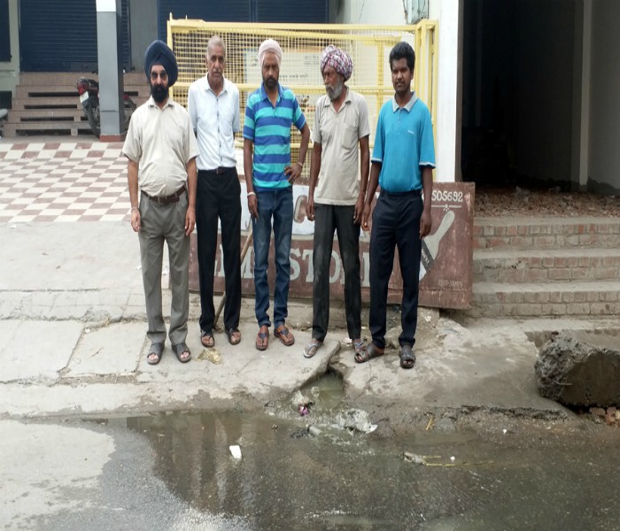 ਗੰਦੇ ਪਾਣੀ ਦੀ ਸਮੱਸਿਆ ਕਾਰਨ ਦੁਕਾਨਦਾਰਾਂ ਪ੍ਰਗਟਾਇਆ ਰੋਸ