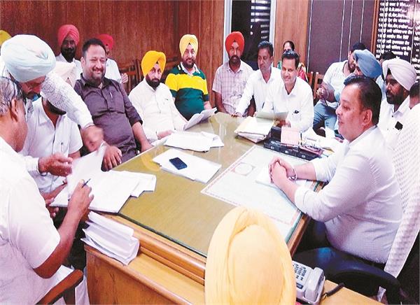 disagreements at the municipal council meeting
