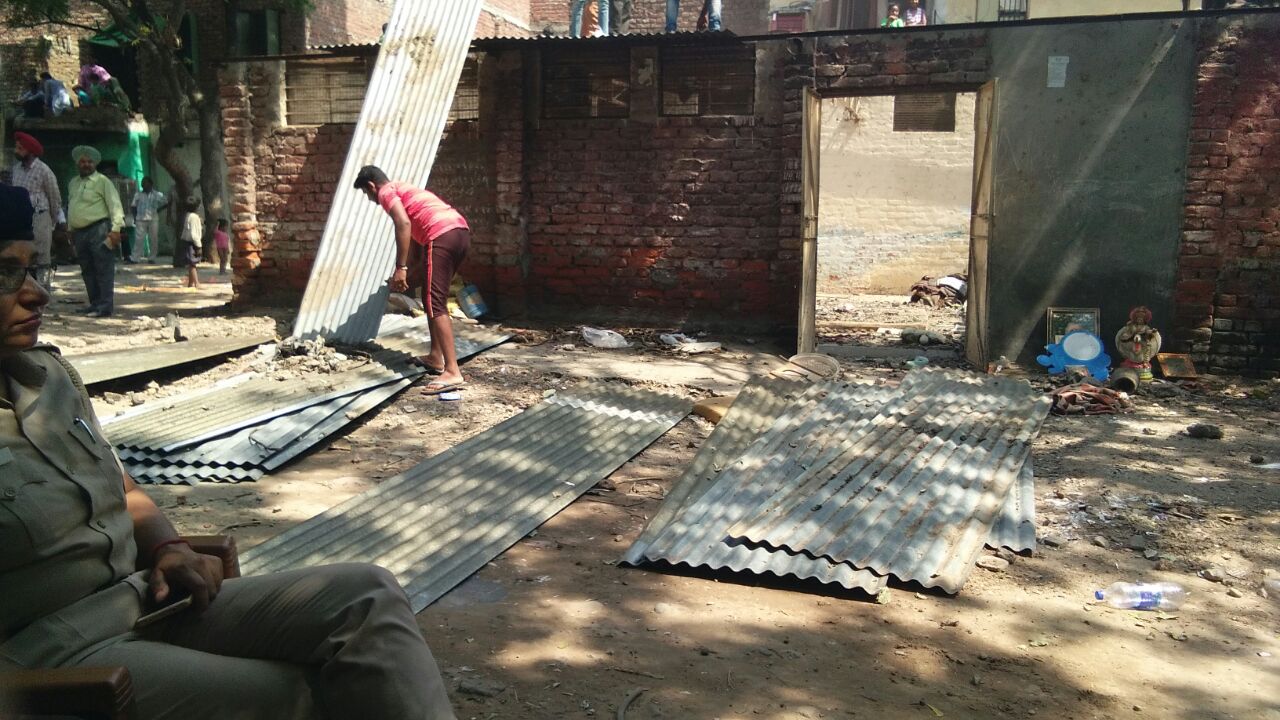 ਤਸਵੀਰਾਂ ''ਚ ਦੇਖੋਂ ਕਿਵੇਂ ਮੌਲੀਜਾਗਰਾਂ ''ਚ ਨਗਰ ਨਿਗਮ ਨੇ ਢਾਹੇ ਨਾਜਾਇਜ਼ ਕਬਜ਼ੇ