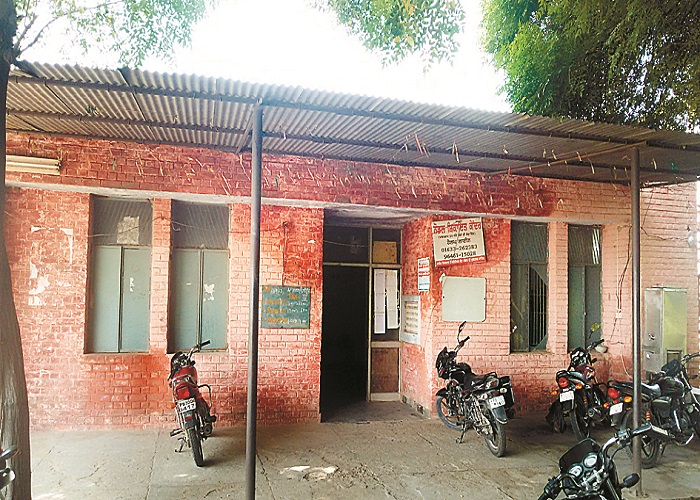 ਮੁਲਾਜ਼ਮਾਂ ਦੀ ਘਾਟ ਨਾਲ ਜੂਝ ਰਿਹੈ ਮੰਡੀ ਲੱਖੇਵਾਲੀ ਸਥਿਤ ਪਾਵਰਕਾਮ ਮਹਿਕਮੇ ਦਾ ਦਫਤਰ (ਤਸਵੀਰਾਂ)