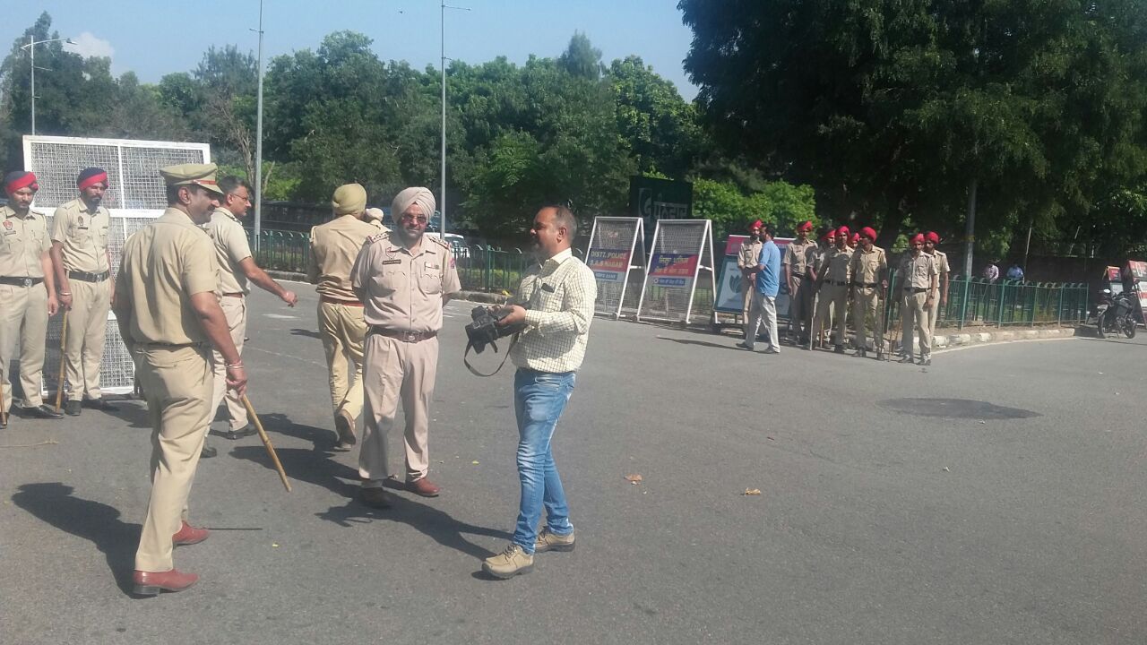 ਮੋਹਾਲੀ : ਕਿਸਾਨ ਜੱਥੇਬੰਦੀਆਂ ਦਾ ਵਿਰੋਧ ਪ੍ਰਦਰਸ਼ਨ, ਪੰਜਾਬ ਤੇ ਕੇਂਦਰ ਸਰਕਾਰ ਖਿਲਾਫ ਕੀਤੀ ਨਾਅਰੇਬਾਜ਼ੀ