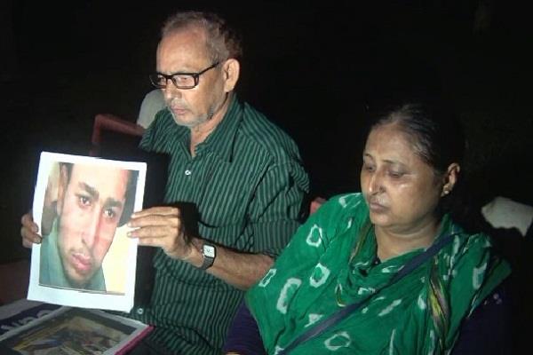 ਸਿਰਸਾ ''ਚ ਭਟਕ ਰਹੇ ਹਨ ਮਾਂ-ਬਾਪ ਆਪਣੇ ਪੁੱਤਰ ਦੀ ਭਾਲ ''ਚ , 8 ਸਾਲ ਬਾਅਦ ਦਿਖਾਈ ਦਿੱਤੀ ਸੀ ਝਲਕ