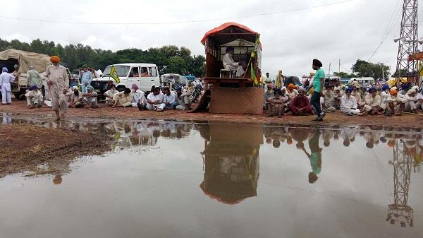 ਪੰਜਾਬ ਸਰਕਾਰ ਖਿਲਾਫ ਧਰਨੇ ਦਾ ਚੌਥਾ ਦਿਨ, ਕਿਸਾਨਾਂ ਨੂੰ ਕਰਨਾ ਪੈ ਰਿਹਾ ਕਈ ਮੁਸ਼ਕਲਾਂ ਦਾ ਸਾਹਮਣਾ