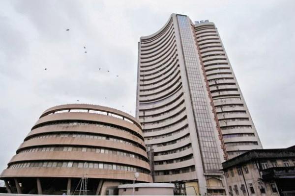 the fall in the market sensex and nifty flat closed