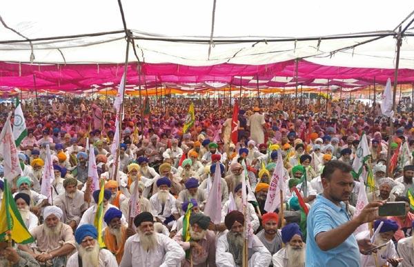 ਮੰਗਾਂ ਦੀ ਪੂਰਤੀ ਨਾ ਹੋਣ ''ਤੇ ਕਿਸਾਨਾਂ ਦਾ ਧਰਨਾ ਰੈਲੀ ''ਚ ਹੋਇਆ ਤਬਦੀਲ