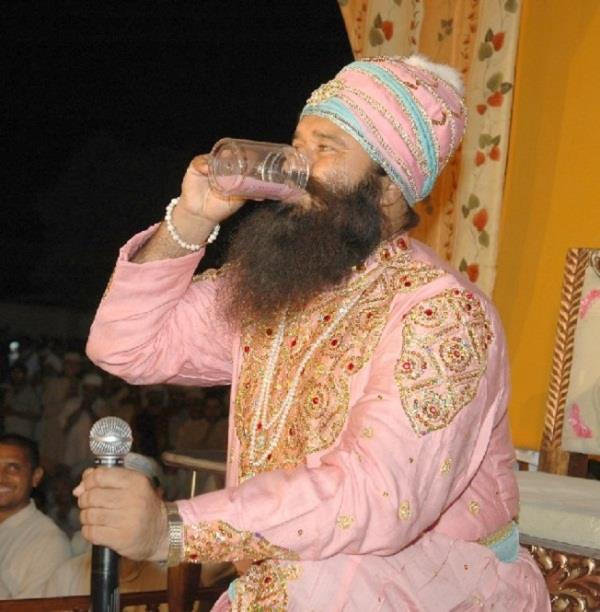 ram rahim posed as reincarnation of guru govind singh protest