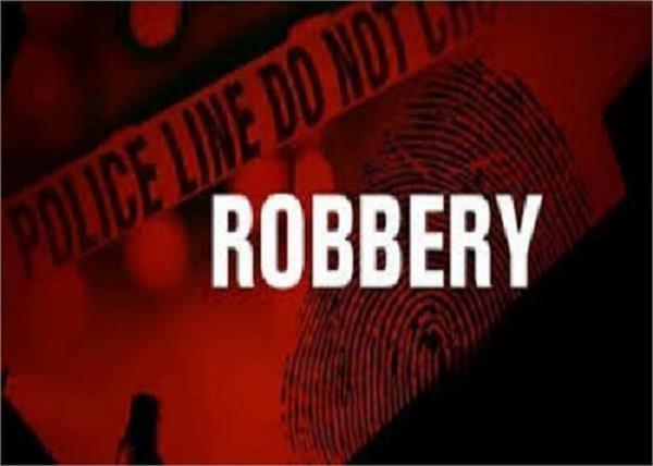 40 thousand robbery from the petrol pump