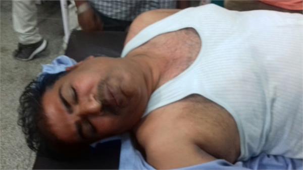 maruti looted rs 2 lakh from showroom s cashier