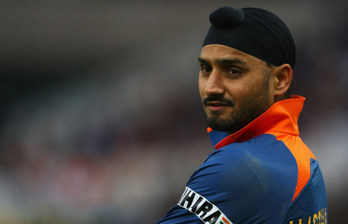 ਭੱਜੀ ਦਾ ਕਲਾਰਕ ਨੂੰ ਕਲੋਲ, ਮੌਜੂਦਾ ਟੀਮ 'ਚ ਦਮ ਨਹੀਂ ਸੰਨਿਆਸ ਵਾਪਸ ਲਾਓ