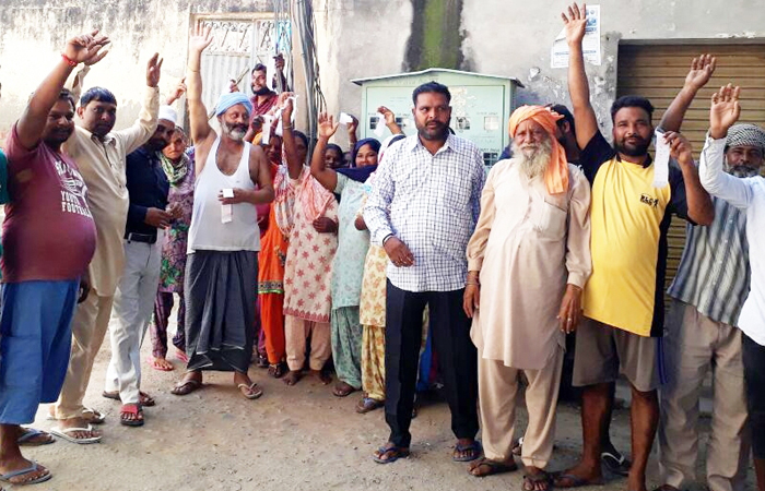 ਲੋਕਾਂ ਨੇ ਕੀਤੀ ਸਰਕਾਰ ਖਿਲਾਫ ਨਾਅਰੇਬਾਜ਼ੀ