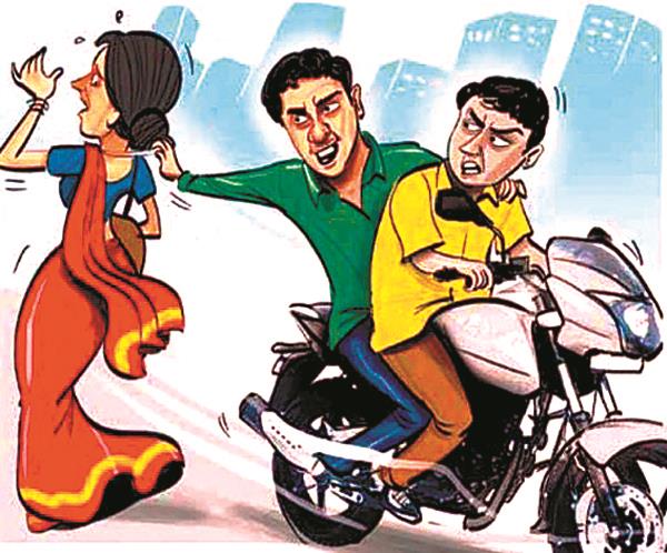 cash and chain snatches by beating motorcycle riders