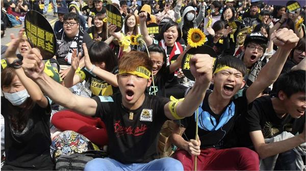people on the road to freedom from china in taiwan